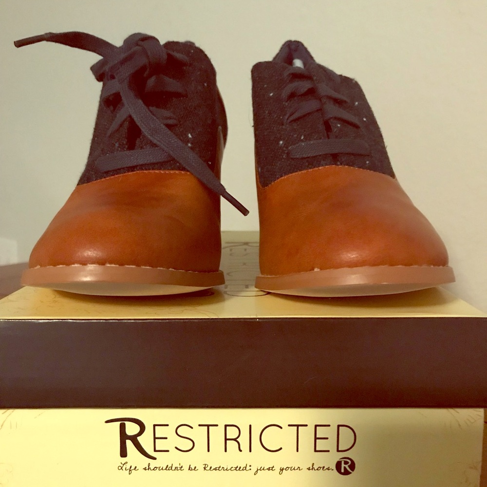 Block heel oxford size 9 cognac and blue